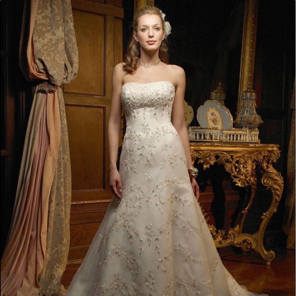 Sale! 🔥🔥 Gorgeous Casa Blanca Bridal Gown 💍 Size 8